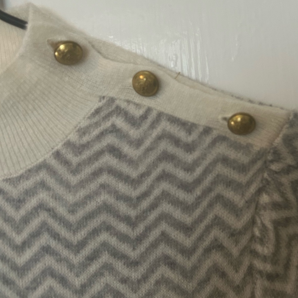 J.Crew Herringbone Chevron Grey & White Print Sweater Size Small FLAWED - Picture 2 of 7